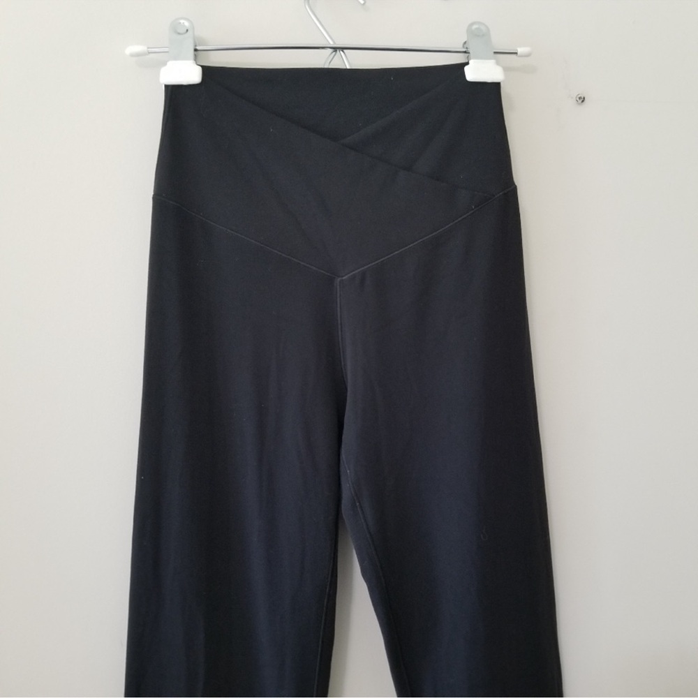 Aerie Offline Real Me High Waisted
Crossover Super Flare Leggings Pants
Size M - Picture 4 of 11